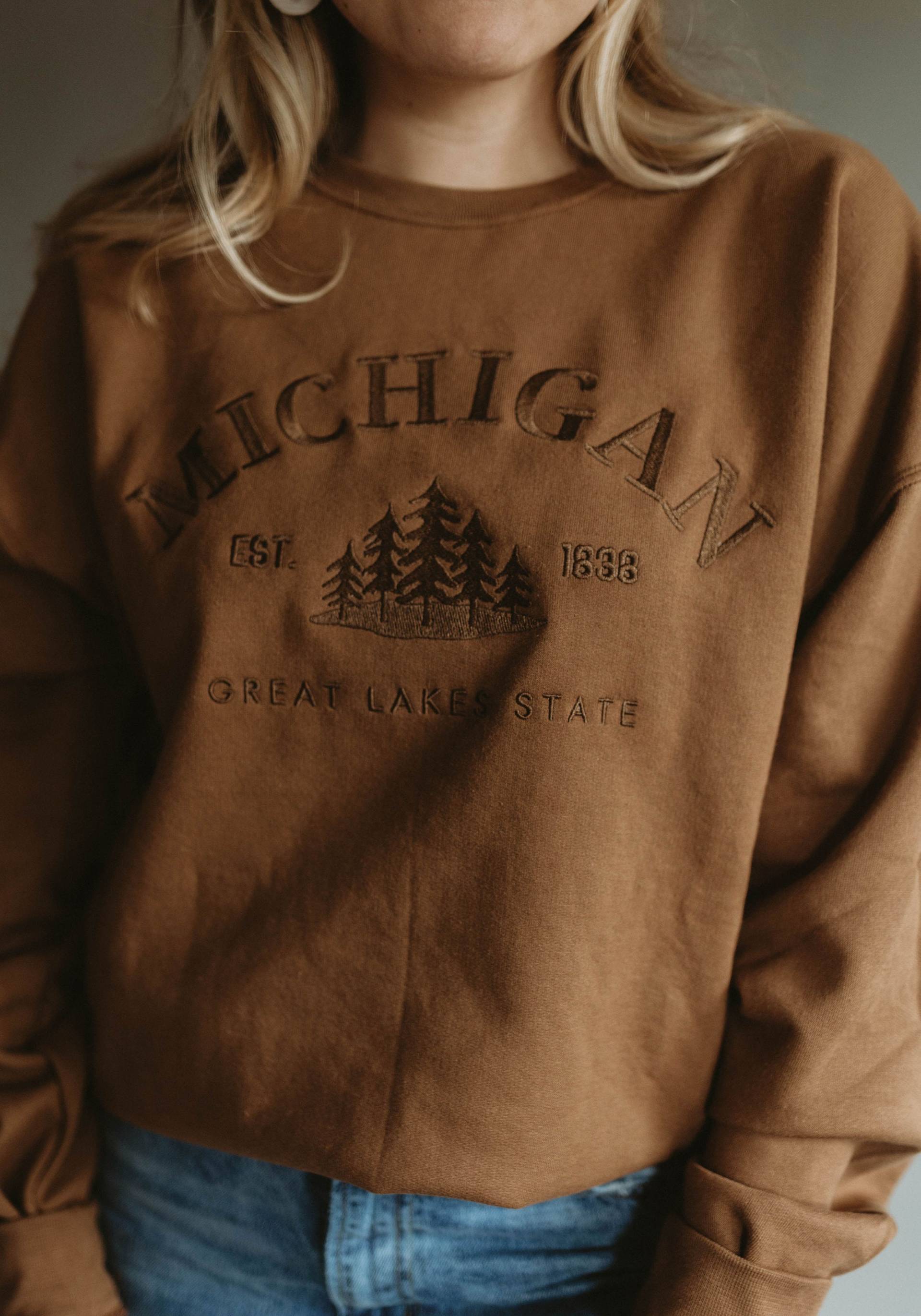Missouri| Große Seen| Hergestellt in Griffin | Abenteuer| Handgemachtes Geschenk Übergroßes Sweatshirt Rundhalsausschnitt| Minimalistisch Missouri| Große Seen| Hergestellt in Griffin | Abenteuer| Handgemachtes Geschenk Übergroßes Sweatshirt Rundhalsausschnitt| Minimalistisch von FinnyLouCo