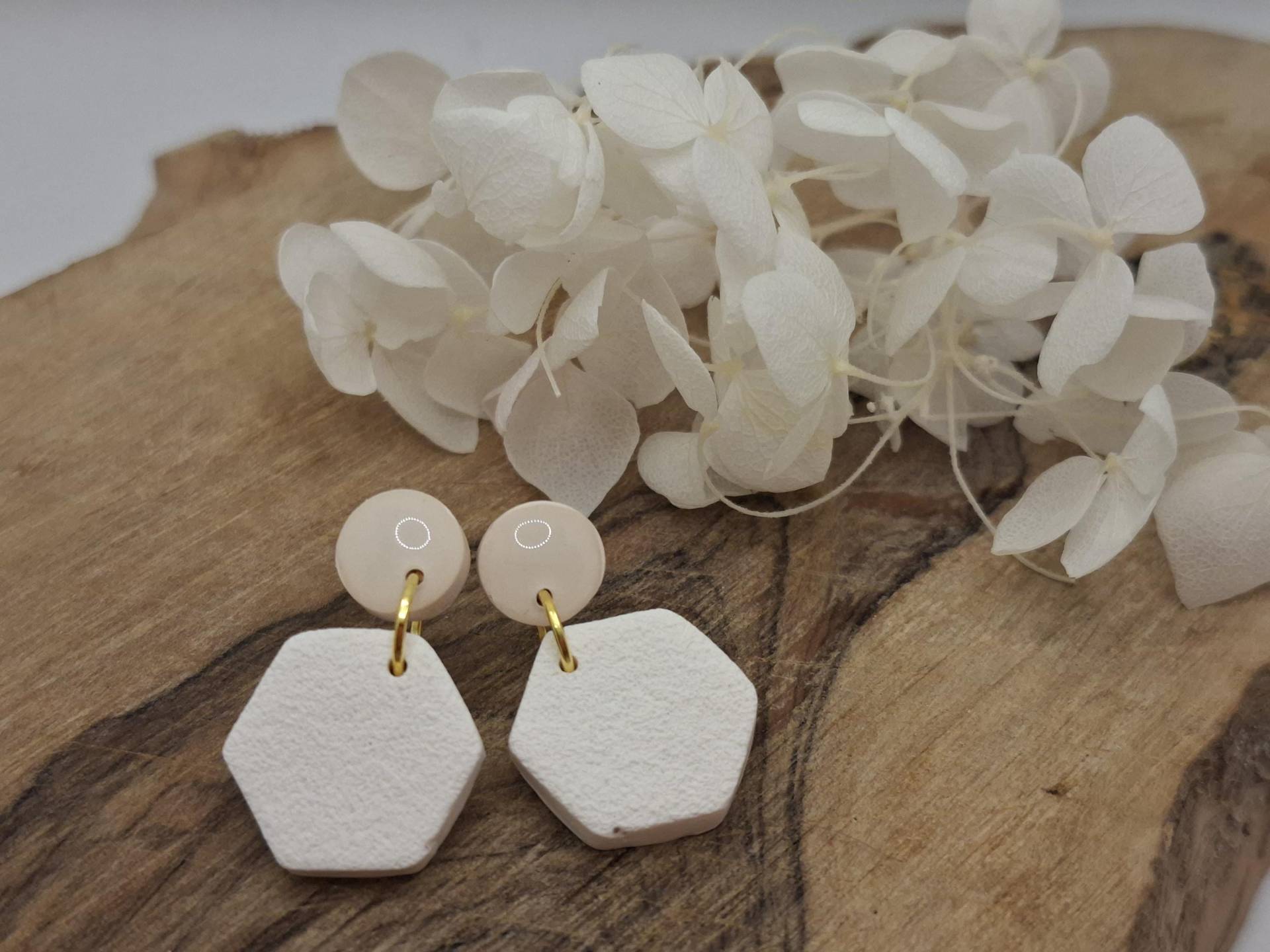 Polymer Clay Ohrring Weiß/Beige/Gold//Fimo Polymer Clay Ohrring Weiß/Beige/Gold//Fimo von FioJu