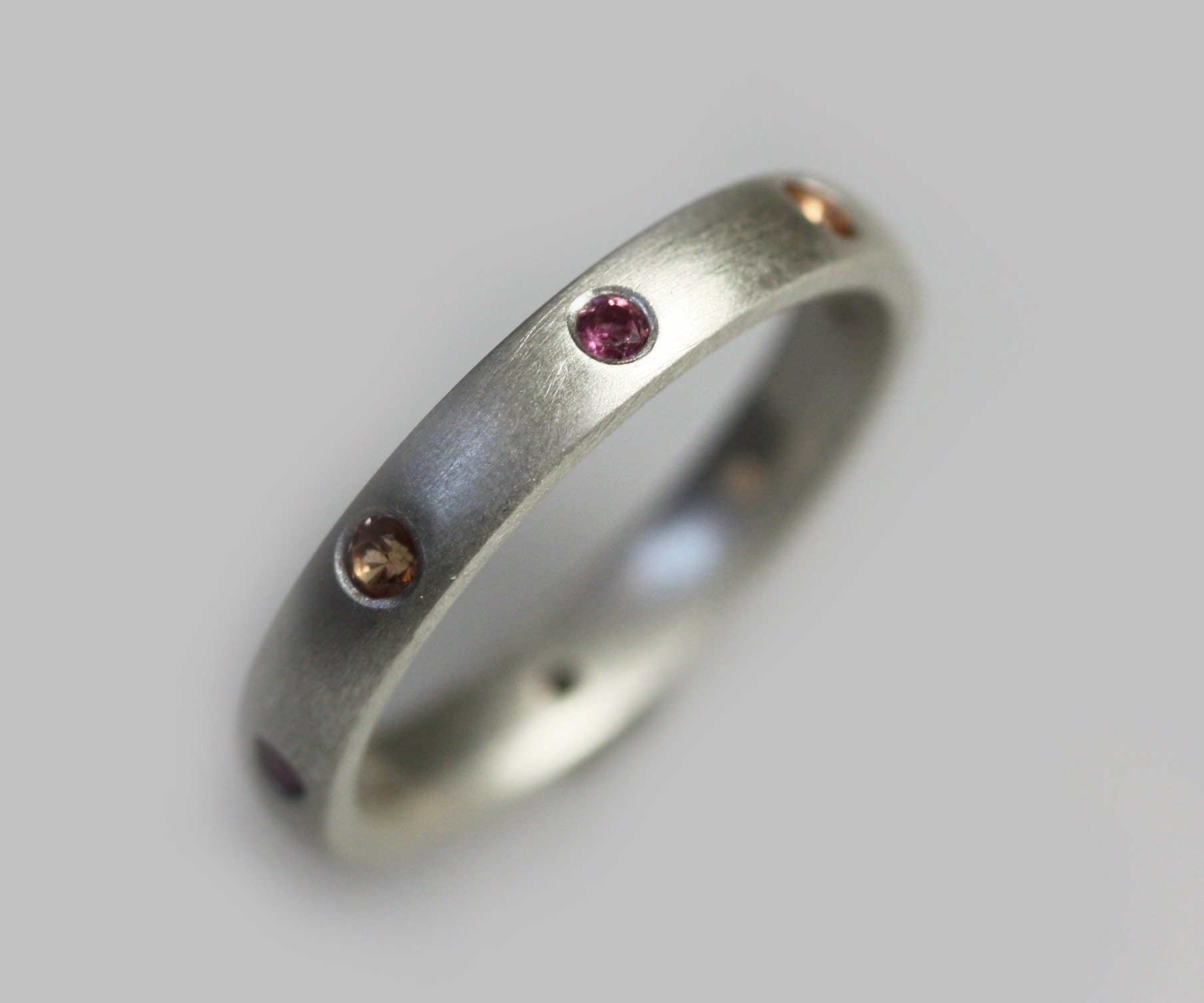 Flush Set Eternity/Hochzeits-/Mutterring von FionaJonesJewellery