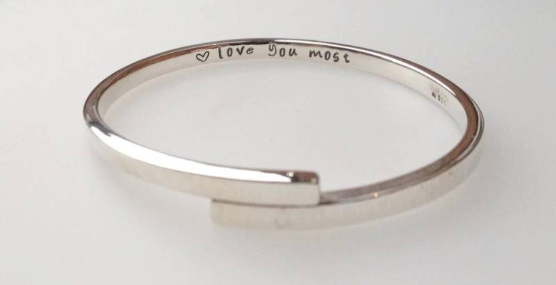 Grobstrick Silber Verstellbarer Armreif ~ Strukturierter Valentinstag Geschenk Für Sie von FionaJonesJewellery