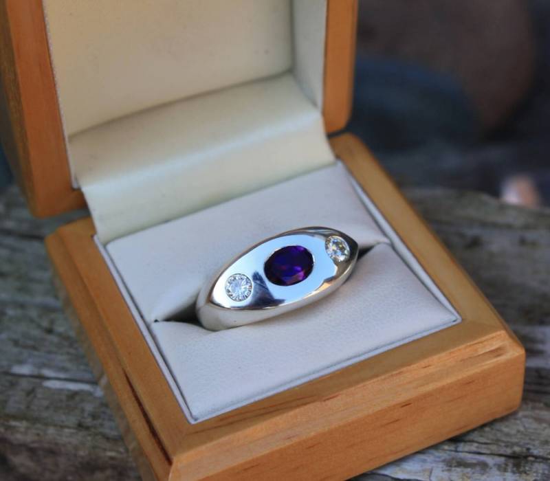 Großer Silberring ~ Herren Siegelring Besetzt Mit Amethyst/Moissanit von FionaJonesJewellery