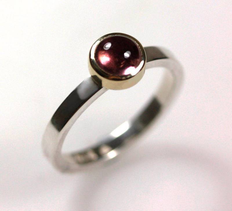 Pink Turmalin Ring in Silber & Gold ~ Oktober Geburtsstein Stacking von FionaJonesJewellery
