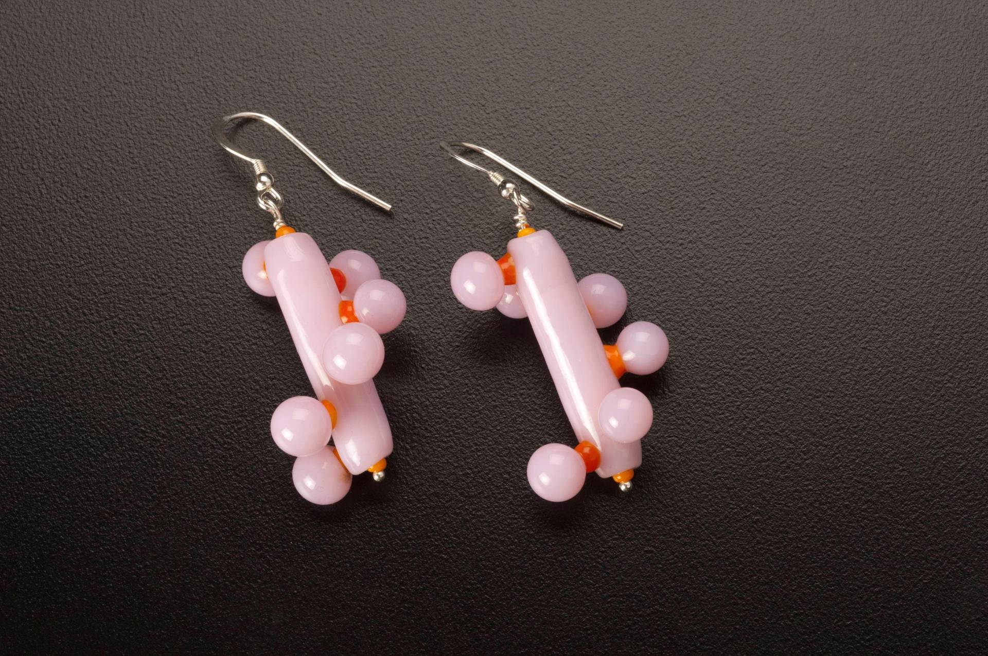 Rosa Chromosom Ohrringe von FionaglassJewelry