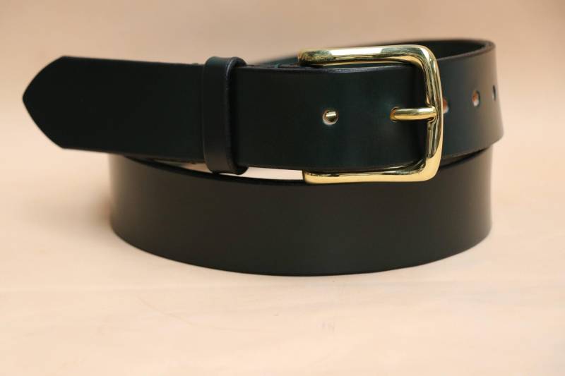 Handgemachte Sedgwick Grün Englisch Bridle Ledergürtel - Handgenäht Massive Messing Westend Schnalle Wahl Von 2 Breiten von MariannaAromatherapy