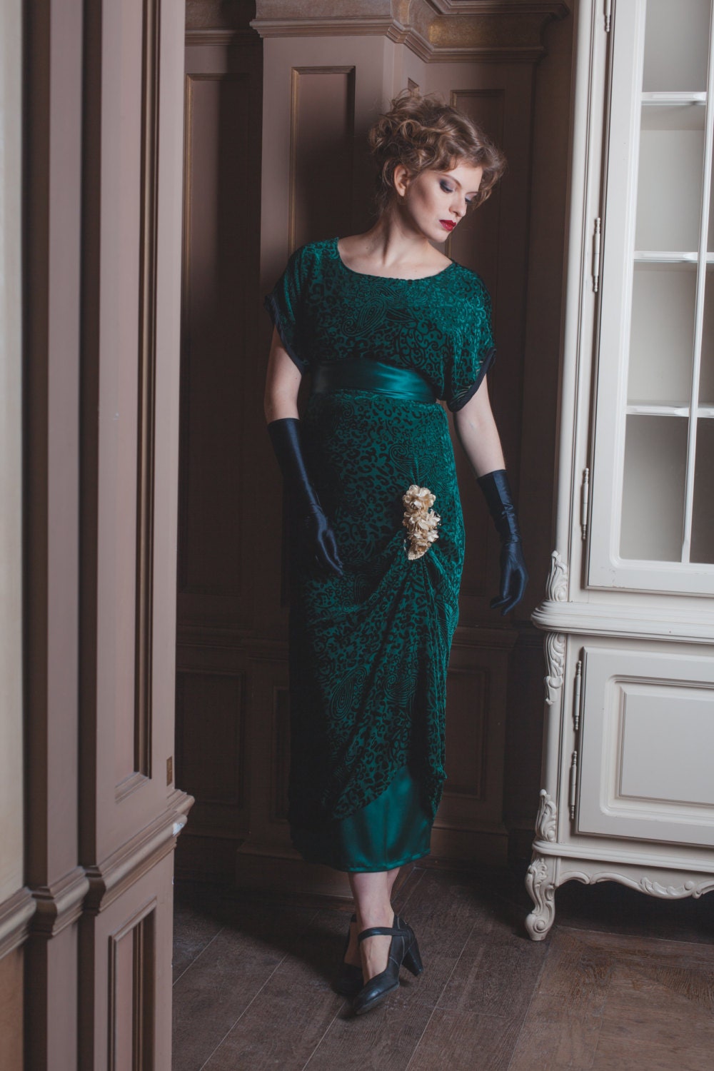 1910S Grünes Samtkleid Im Edwardian Stil, Titanic Era Panne Haloween Kleid 1910S Grünes Samtkleid Im Edwardian Stil, Titanic Era Panne Haloween Kleid von FiorentinaCostuming