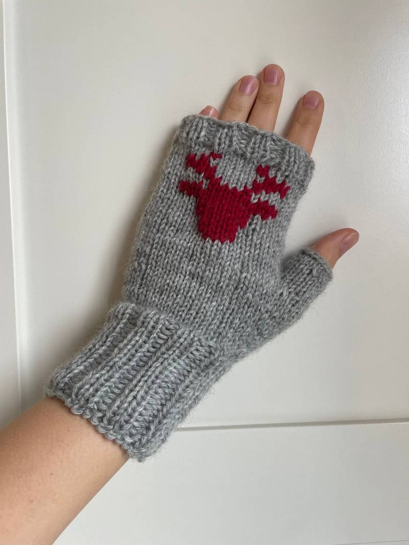 Graue Armstulpen Fingerlose Handschuhe Skandinavisch Nordisch Norwegisch Reindeer Deer Buck von FirTreeKnitwear