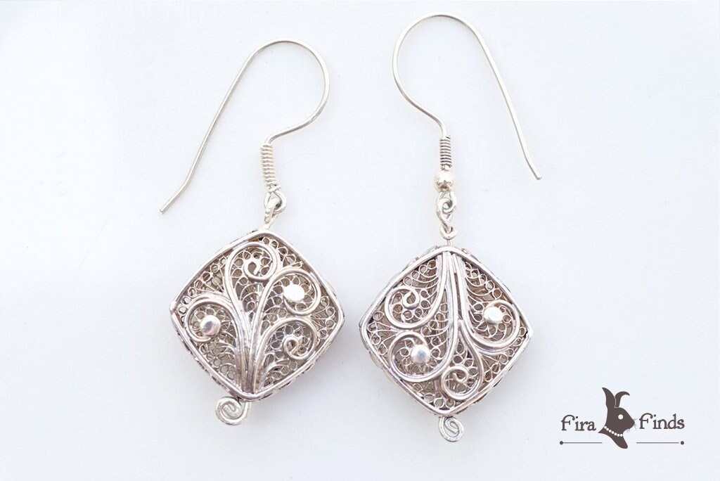 Vintage-Rhombus Geformt Silber Hohl Filigrane Ohrringe Vintage-Rhombus Geformt Silber Hohl Filigrane Ohrringe von FiraFinds