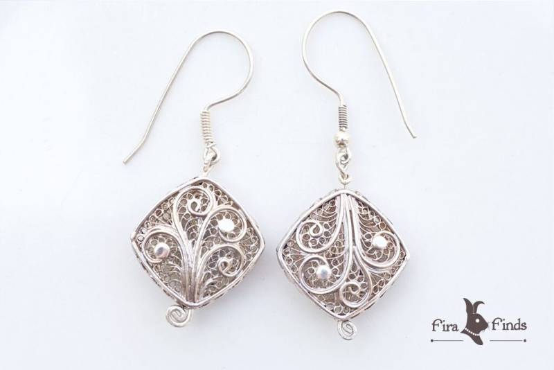 Vintage-Rhombus Geformt Silber Hohl Filigrane Ohrringe Vintage-Rhombus Geformt Silber Hohl Filigrane Ohrringe von FiraFinds