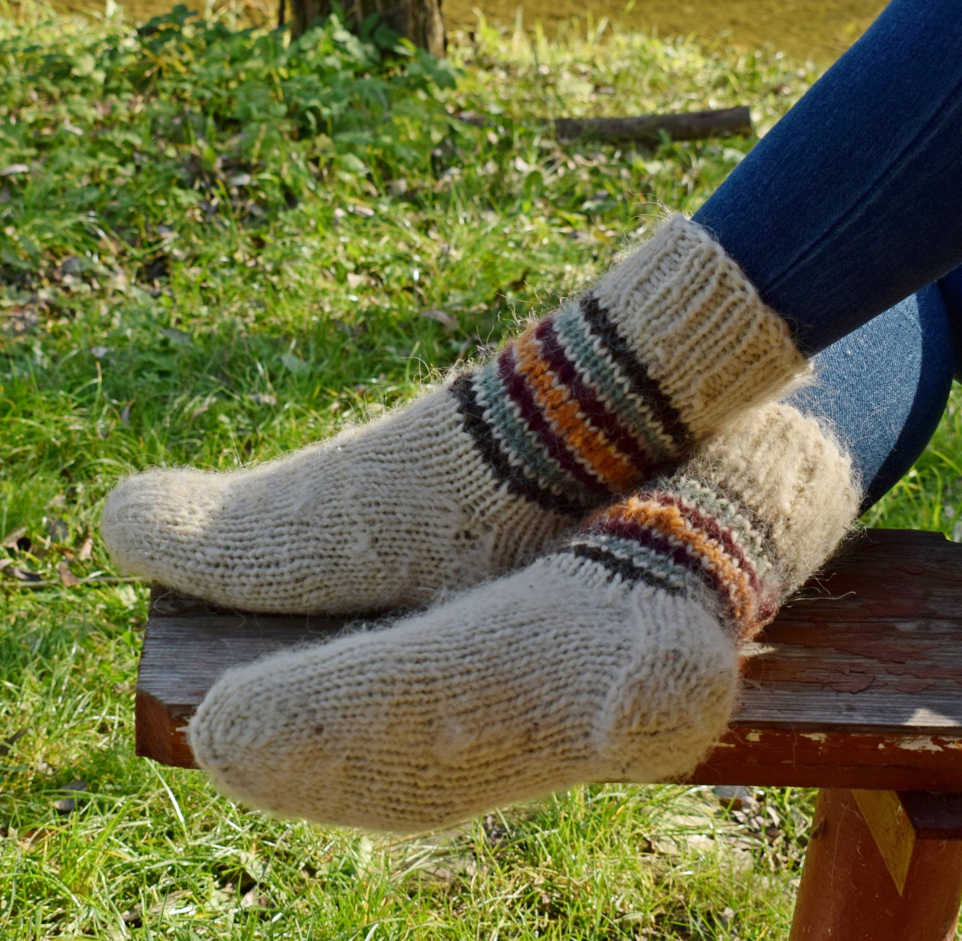 Handgestrickte Wollsocken Warme Wintersocken Mit Bunten Streifen Handgestrickte Wollsocken Warme Wintersocken Mit Bunten Streifen von FiraworkshopTextile