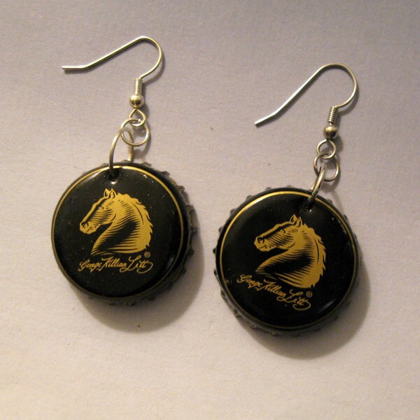 Ohrringe Aus Recycelten Bierflaschenverschluss, George Killian, Pferd von FireWarpedGlass