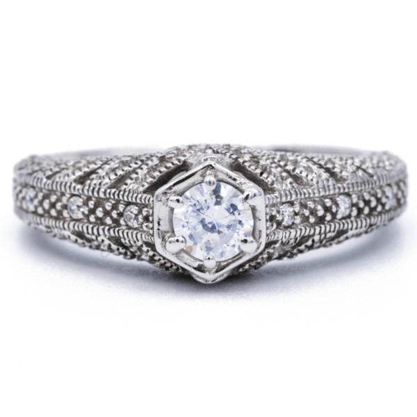 4mm Runde Moissanite 14K Weiß Solid Gold Milgrain Design Ring von FireandBrilliance