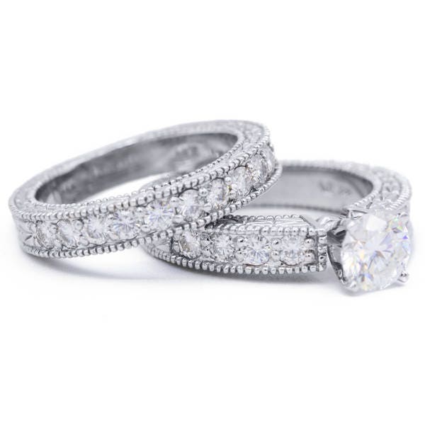 6, 5 Mm Runde Moissanite Vintage Milgrain Und Geätzt Schaft Verlobungsring Ehering Set von FireandBrilliance