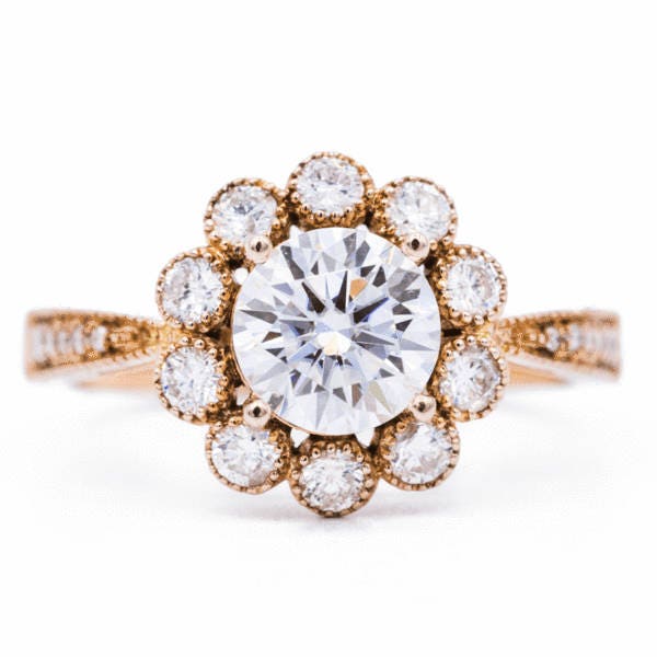 7, 0 Mm Runde Moissanite 14K Rose Gold Halo Ring 1, 45 Karat Gesamtgewicht von FireandBrilliance