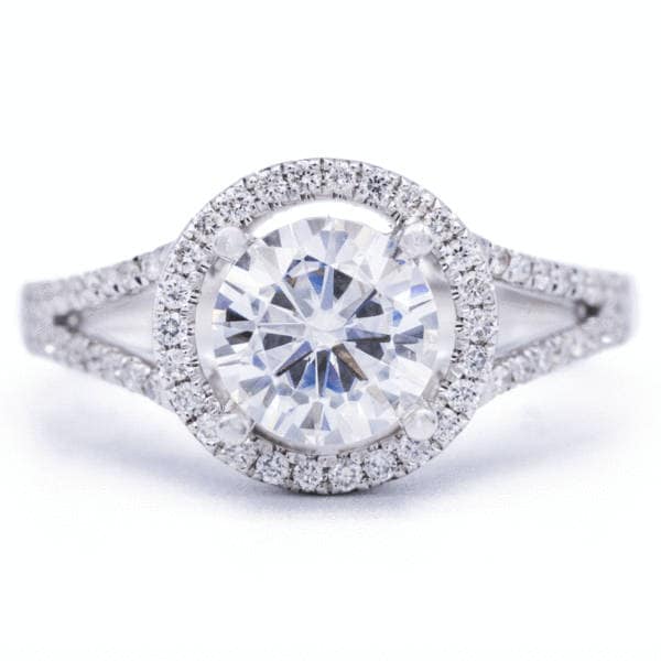 7mm Runde Moissanite 14K Weißgold Halo Ring 1, 50 Karat Gesamtgewicht von FireandBrilliance