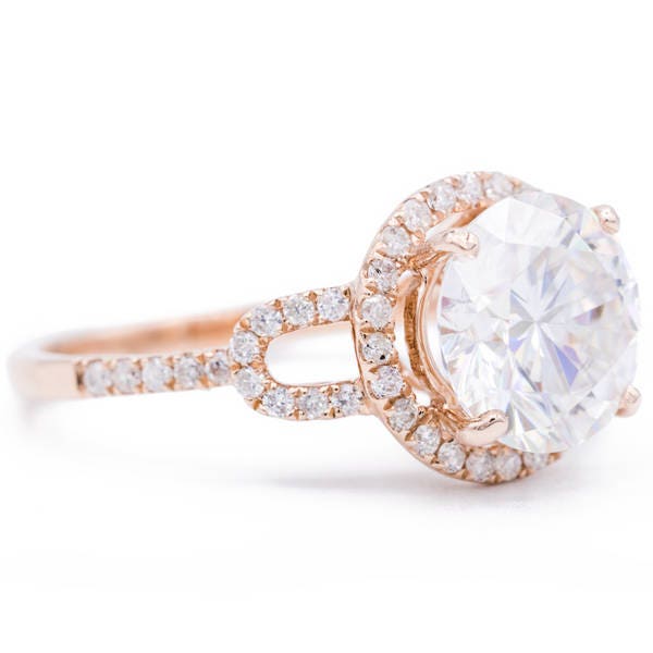 8, 5 Mm Runde Moissanite 14K Rose Gold Filigran Und Milgrain Schaft Mit Seite Diamanten Ring von FireandBrilliance