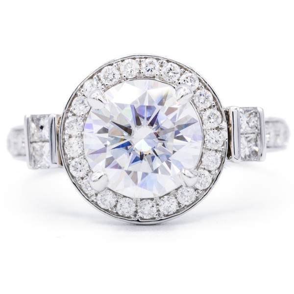 8, 5 Mm Runde Moissanite 14K Weißgold Halo Ring 2, 80 Karat Gesamtgewicht von FireandBrilliance