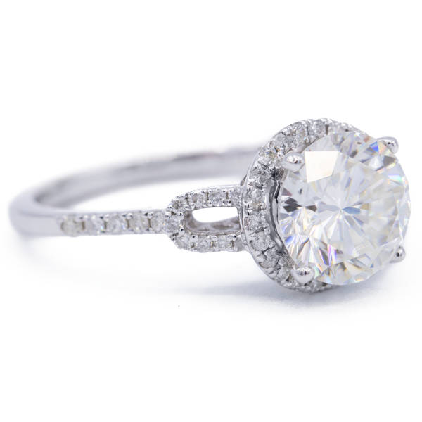 8 Mm Runde Moissanite 14Kw Diamant Akzent Halo Und Filigrane Band Ring 2, 3 Cttw von FireandBrilliance