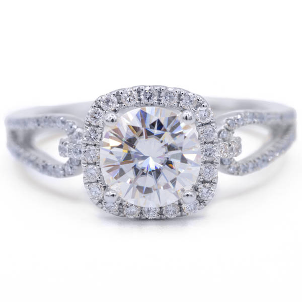 8mm Runde Moissanite 14K Weißgold Halo Fliege Diamant Mikro Einbauring 2, 4 Karat Gesamtgewicht von FireandBrilliance