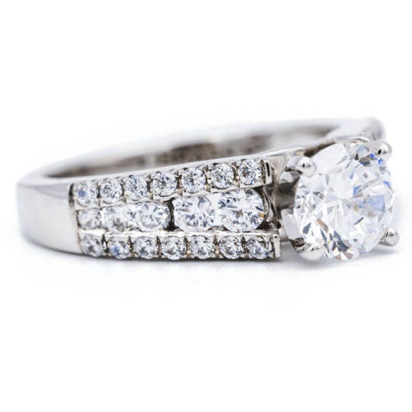 8mm Runde Moissanite 14K White Gold Diamantring Schaft von FireandBrilliance