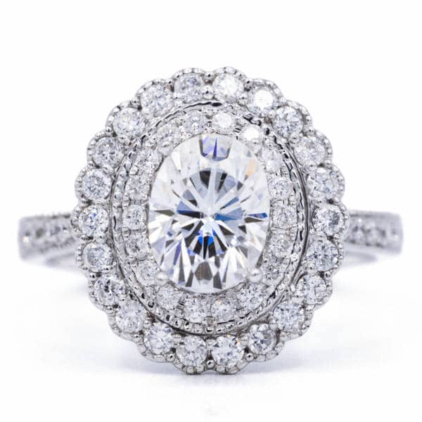 8x6mm Oval Moissanite 14K Weißgold Halo Ring 2, 15 Karat Gesamtgewicht von FireandBrilliance