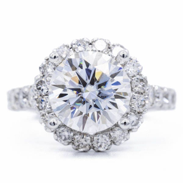 9, 5 Mm Runde Moissanite 14K Weißgold Halo Ring 4, 75 Karat Gesamtgewicht von FireandBrilliance