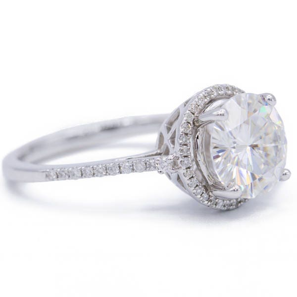 9 Mm Runde Micropave Diamant Moissanite 14K White Gold Filigran Korb Halo Ring 2, 75 Cttw von FireandBrilliance