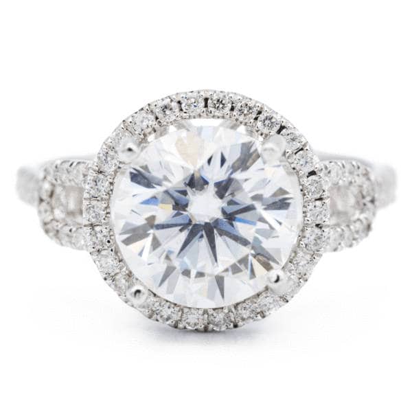 9mm Runde Moissanite 14K Weißgold Halo Ring 3, 10 Karat Gesamtgewicht von FireandBrilliance