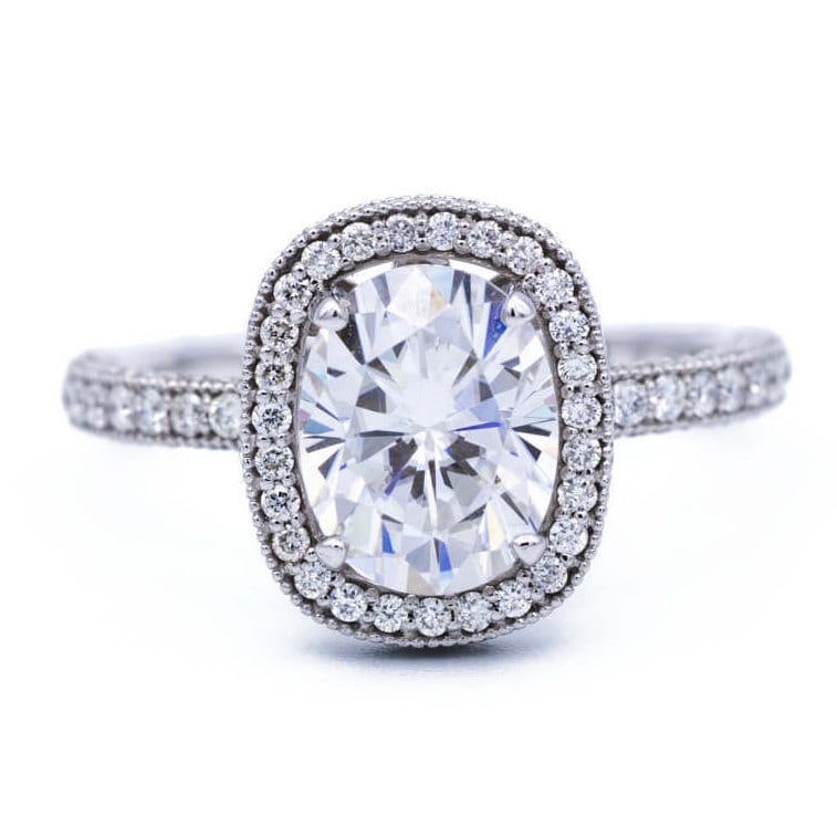 9x7mm Oval Moissanite Halbe Ewigkeit Milgrain Fleur De Lis Inspirierte Design - 14 K White Gold von FireandBrilliance