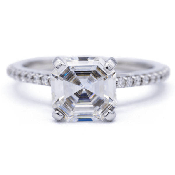 Asscher Moissanite 14K White Gold 4 Zinken Diamant Akzent Eis Kathedrale Solitär-Ring von FireandBrilliance