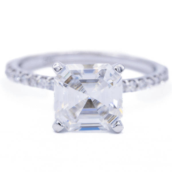 Asscher Moissanite 14K White Gold 4 Zinken Diamant Akzent Eis Solitär-Ring von FireandBrilliance
