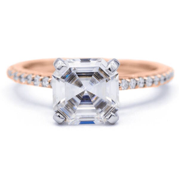 Asscher Moissanite Zwei Ton 14K Rose Gold Und Weißgold 4 Zinken Diamant Akzent Eis Kathedrale Solitär-Ring von FireandBrilliance