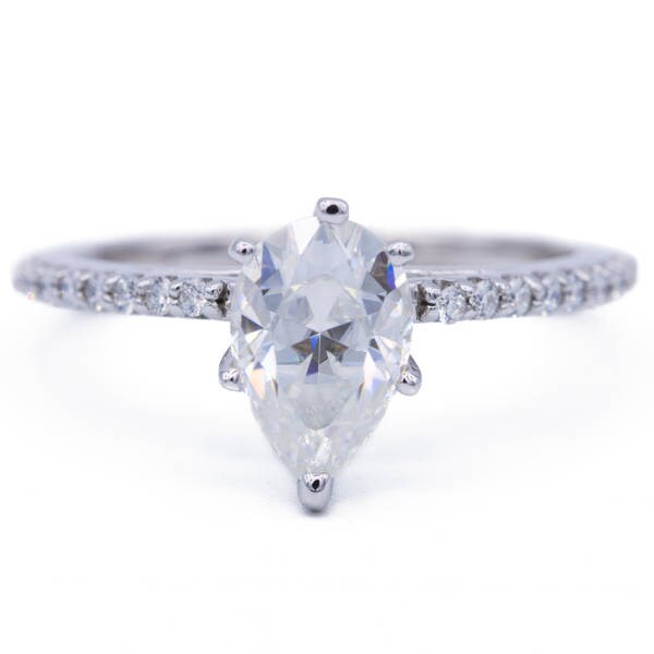 Birne Moissanite Pallidium 6 Zinken Diamant Akzent Eis Kathedrale Solitär-Ring von FireandBrilliance