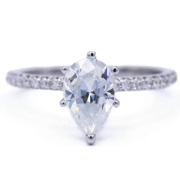 Birne Moissanite Platin 6 Zinken Diamant Akzent Eis Solitär-Ring von FireandBrilliance