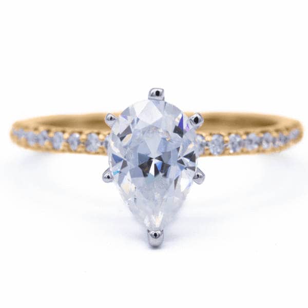 Birne Moissanite Zwei Ton 14 K Gelbgold Und White Gold 6 Zinken Diamant Akzent Eis Solitär-Ring von FireandBrilliance