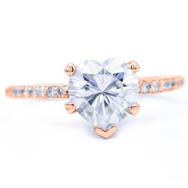 Herz Moissanite 14K Rose Gold 5 Zinken Diamant Akzent Eis Kathedrale Solitär Ring von FireandBrilliance