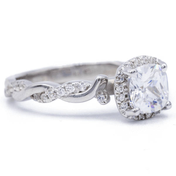 Kissen Moissanite 14K Weißgold Halo Mit Schaft Diamantring Gespült Twist Kissen Moissanite 14K Weißgold Halo Mit Schaft Diamantring Gespült Twist von FireandBrilliance