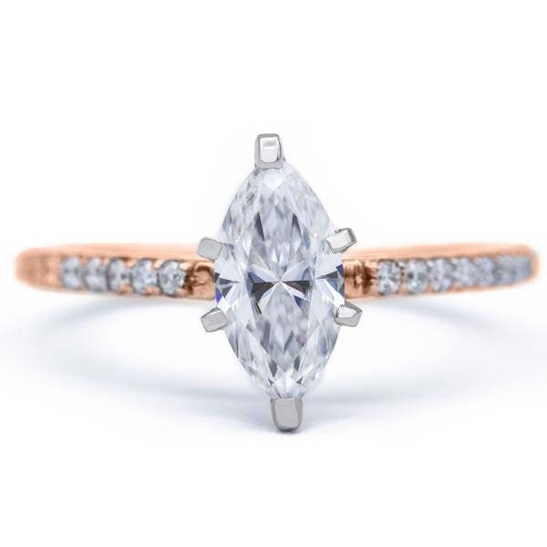 Marquise Moissanite Zwei Ton 14K Rose Gold Und Weißgold 6 Zinken Diamant Akzent Eis Kathedrale Solitär-Ring von FireandBrilliance