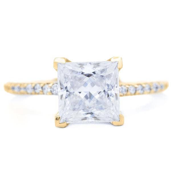 Prinzessin Moissanite 14K Gelbgold 4 Zinken Diamant Akzent Eis Kathedrale Solitär-Ring von FireandBrilliance
