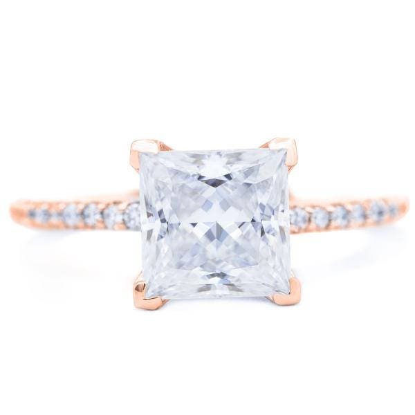 Prinzessin Moissanite 14K Rose Gold 4 Zinken Diamant Akzent Eis Kathedrale Solitär-Ring von FireandBrilliance