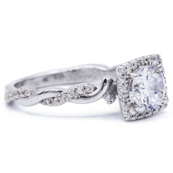 Rund Moissanite 14K White Gold Platz Halo Mit Schaft Diamantring Gespült Twist von FireandBrilliance