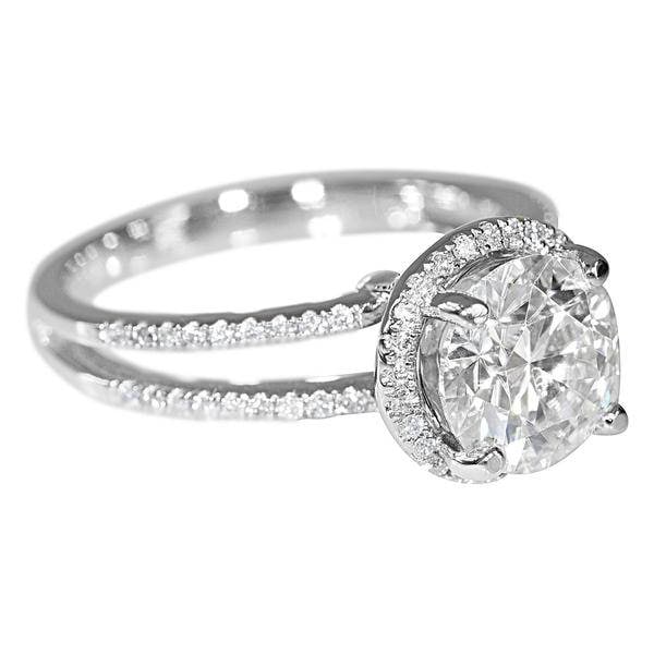 Rund Moissanite 14Kw Split Schaft Diamant Akzent Halo-Ring von FireandBrilliance