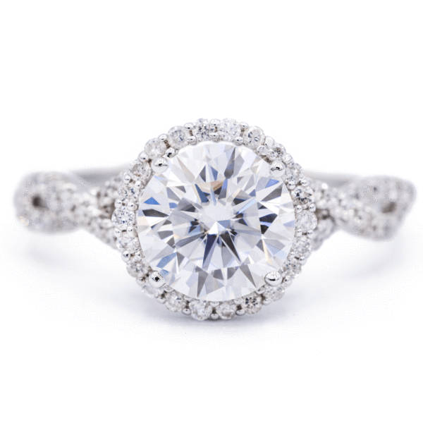 Runde Moissanite 14K White Gold Infinity Band Halo Micropave Diamant-Ring von FireandBrilliance