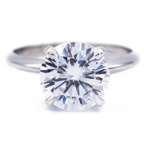 Runde Moissanite Platin-4 Zinken-Solitär-Ring von FireandBrilliance