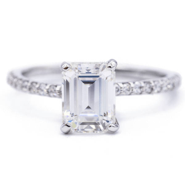 Smaragd Moissanite 14K White Gold 4 Zinken Diamant Akzent Eis Solitär-Ring von FireandBrilliance