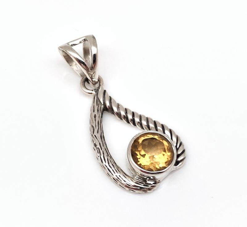 Gelber Citrin Anhänger // Silber Sterling Fassung von FireandIceSilver