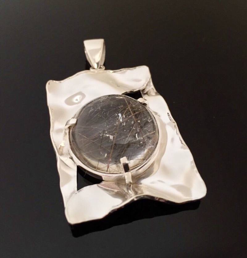 Nadel Quarz Silber Anhänger // 925 Sterling Gehämmerte Ripple Fassung Rechteckige Form von FireandIceSilver