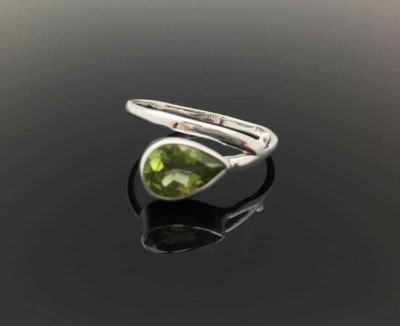 Peridot Ring // Sterling Grüner 925 Silber Größe 58, 7 von FireandIceSilver