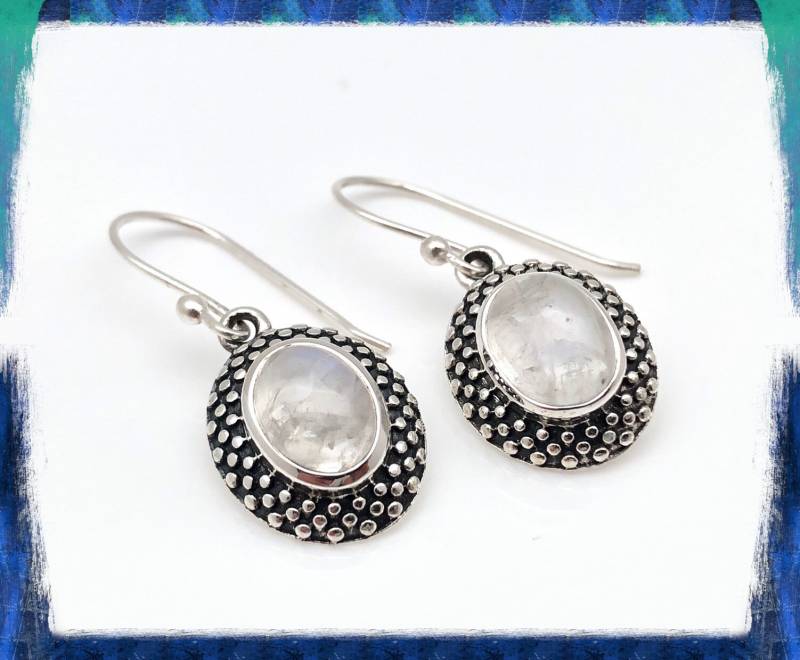 Regenbogen Mondstein Ohrringe, Silber Oxidiertes Ovales Perlendesign, 925 Sterlingsilber von FireandIceSilver