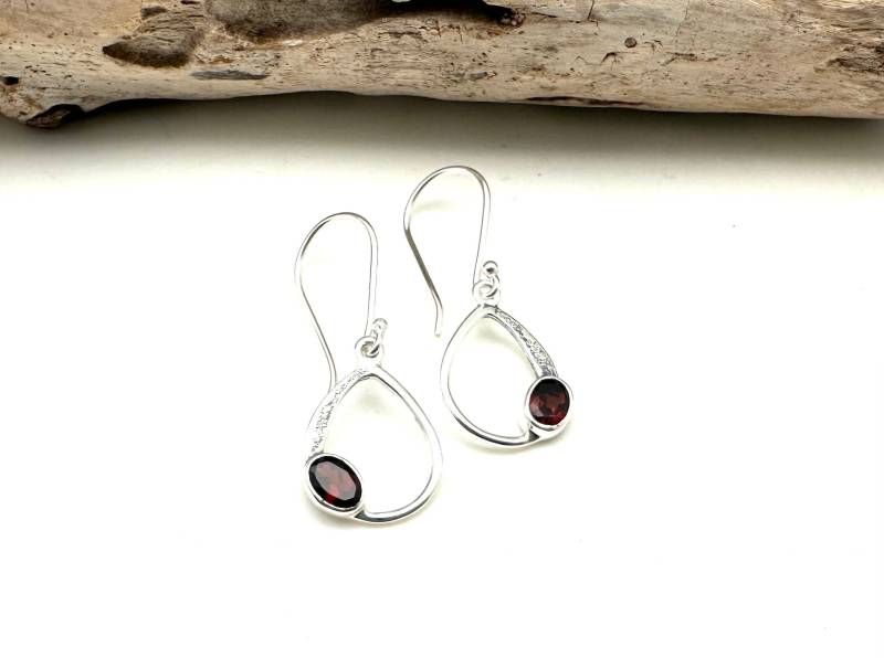 Silber Granat Ohrringe - Teardrop Januar Birthstone -sterling von FireandIceSilver