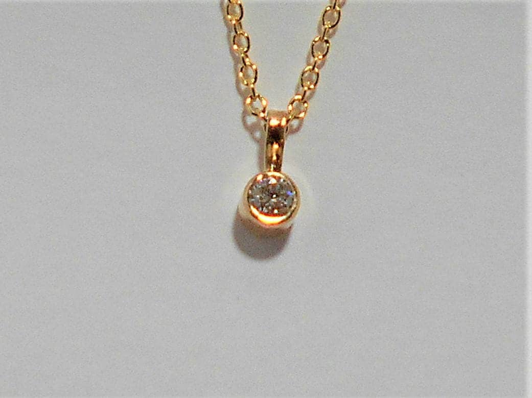 14K Gelbgold Diamant Solitär-Halskette .07-Ct Si von FireandLaceJewelry